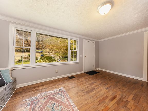 5th image of 1912 W Copeland Dr