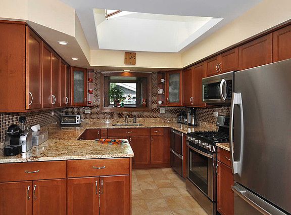 3rd image of 3814 Crestwood Dr