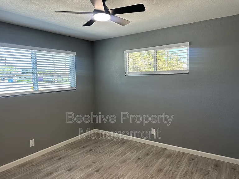 1311 W 4th St — Photo 6