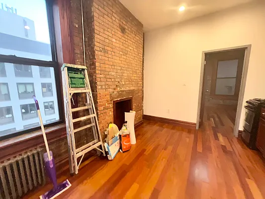 Rented by Bond New York | media 20