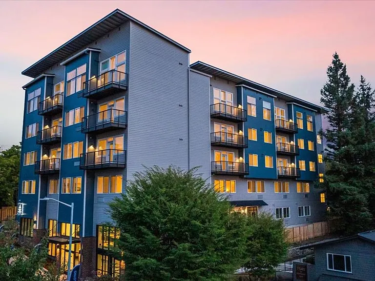 Hermoso View Apartments — Photo 27