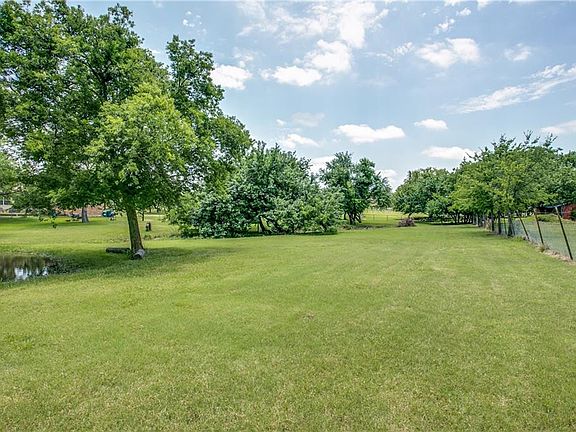 4th image of 1445 Lakeview Dr