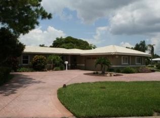 9501 Treasure Ln NE, Saint Petersburg, FL 33702