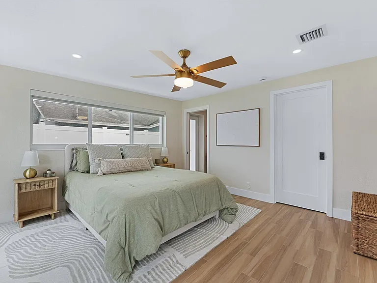 1289 SW 7th St — Photo 14