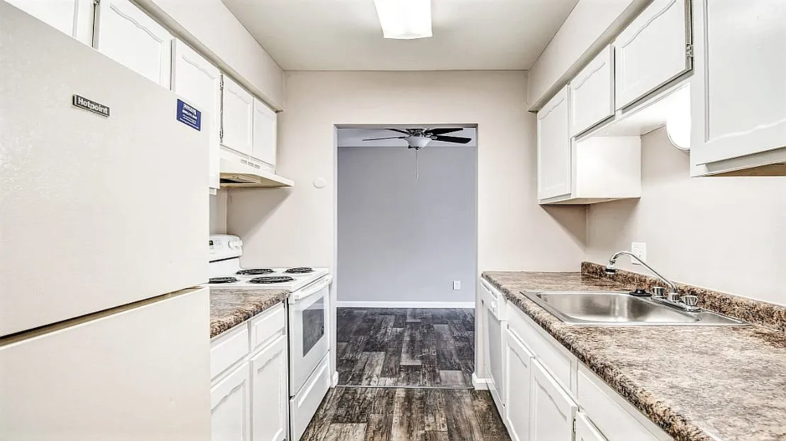 Fox Hunt Apartments — Photo 3