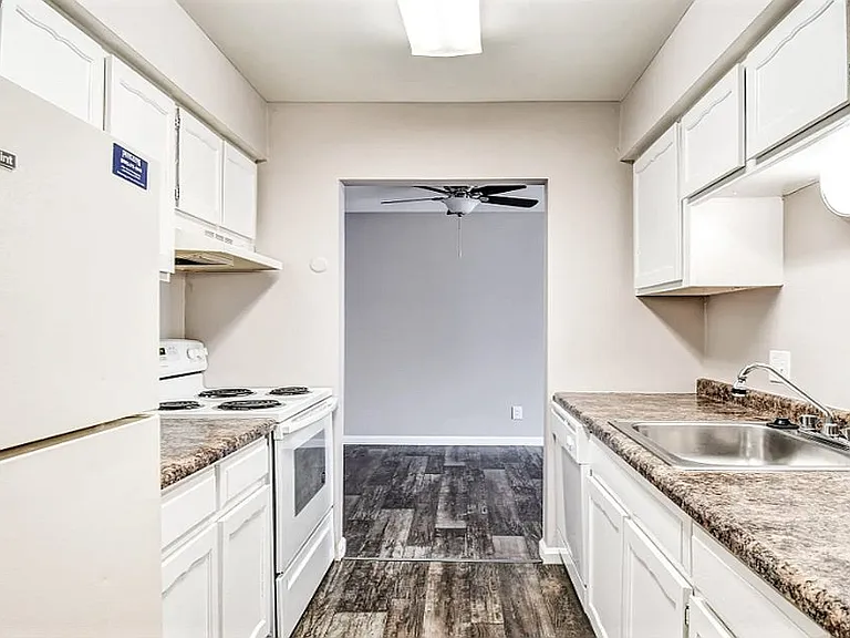 Fox Hunt Apartments — Photo 3