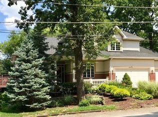 6441 Blackhawk Trl, Indian Head Park, IL