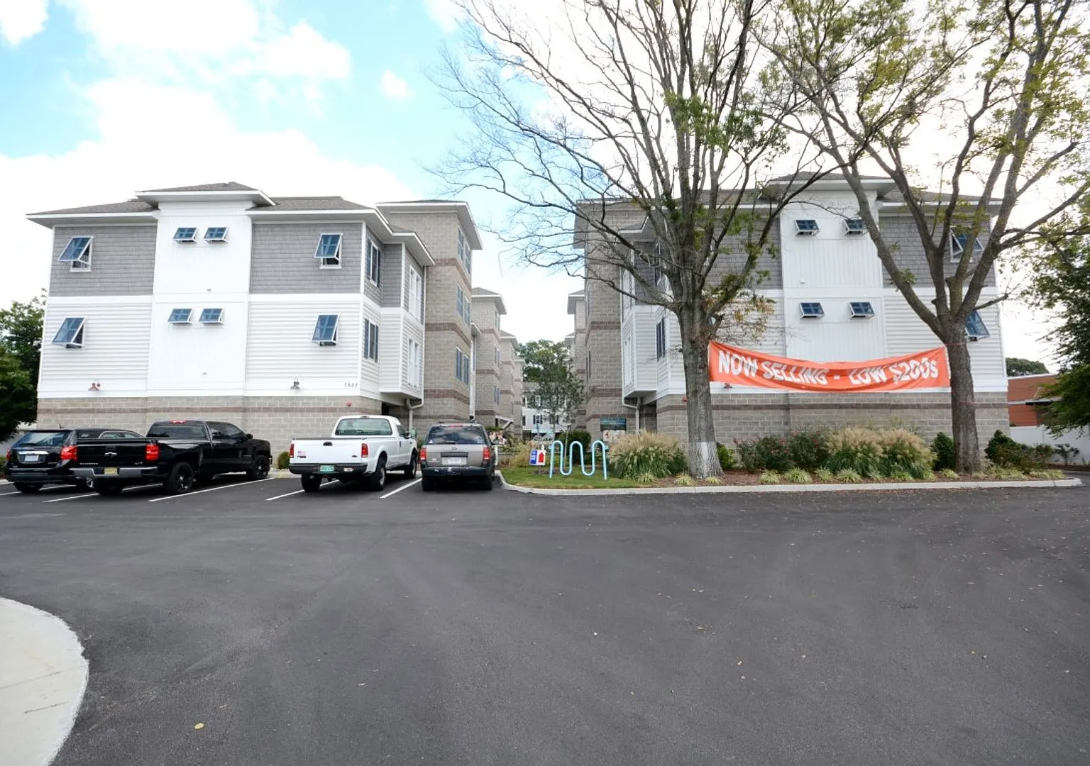 Stunning third floor condo in Coastal Villas featuring 2 bedrooms and 2 full baths! — Photo 2