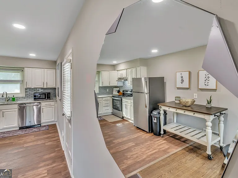 597 S Gordon Rd SW — Photo 23