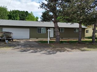 1041 SE Maple St, Dundee, OR 97115