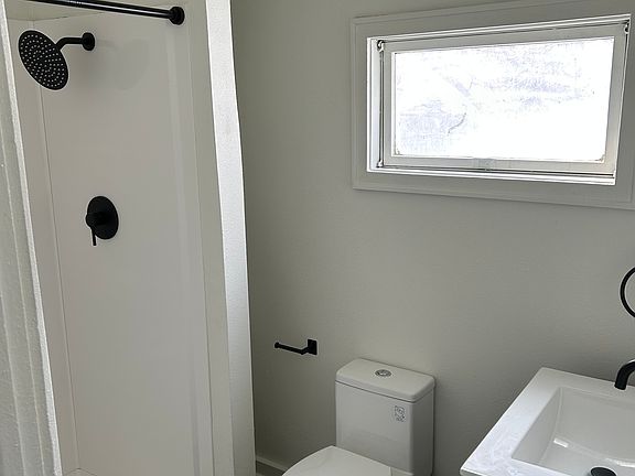 5th image of 232 Ferris St #2