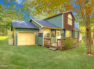 123 Mahoning Dr, Pocono Lake, PA