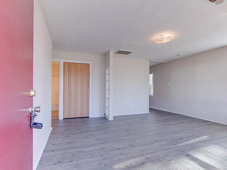 106 Pine Grove Ave — Photo 5