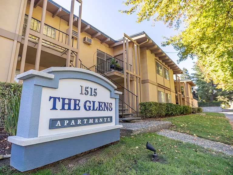 1515 The Glens Apartments — Photo 10