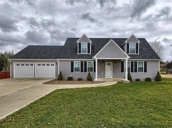 5268 Center Dr, Latrobe, PA 15650