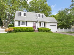 5 Marlboro Dr, Port Jefferson Station, NY 11776