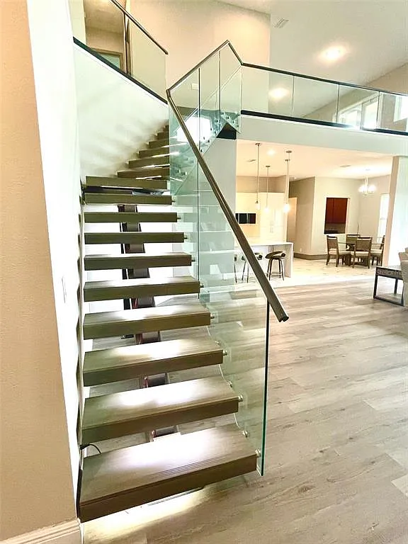 6 bed, 6.5 bath, 5174 sqft, $7,500 — Photo 3