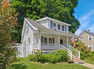16 Temple St, Reading, MA 01867