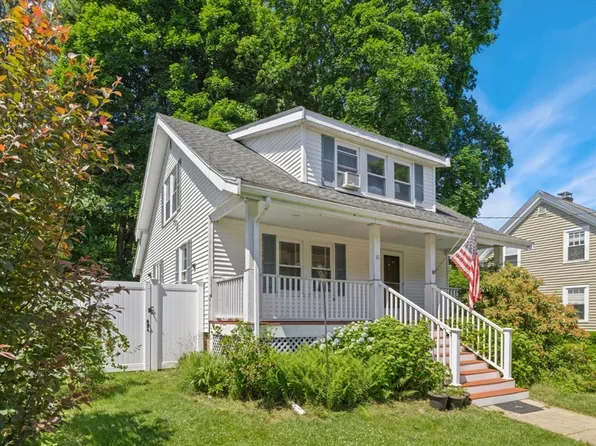 16 Temple St, Reading, MA 01867