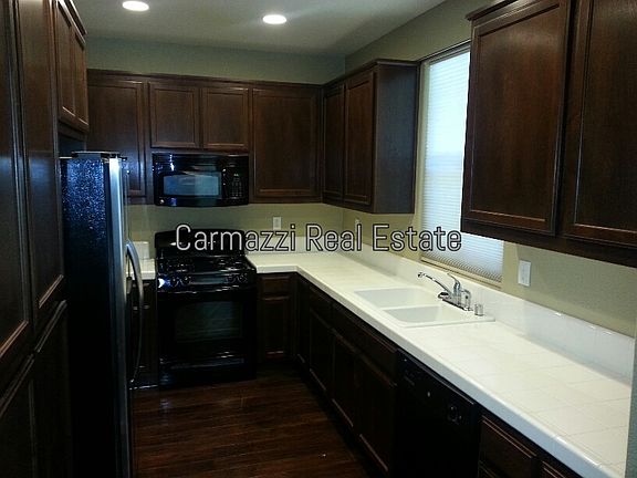 3rd image of 808 Steel Ln