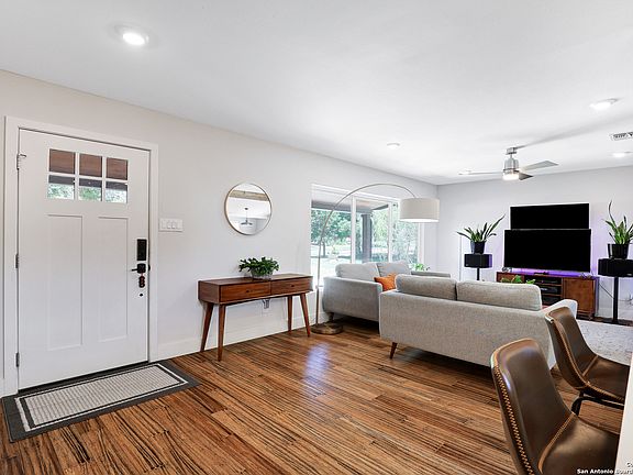 5th image of 226 KAREN LN