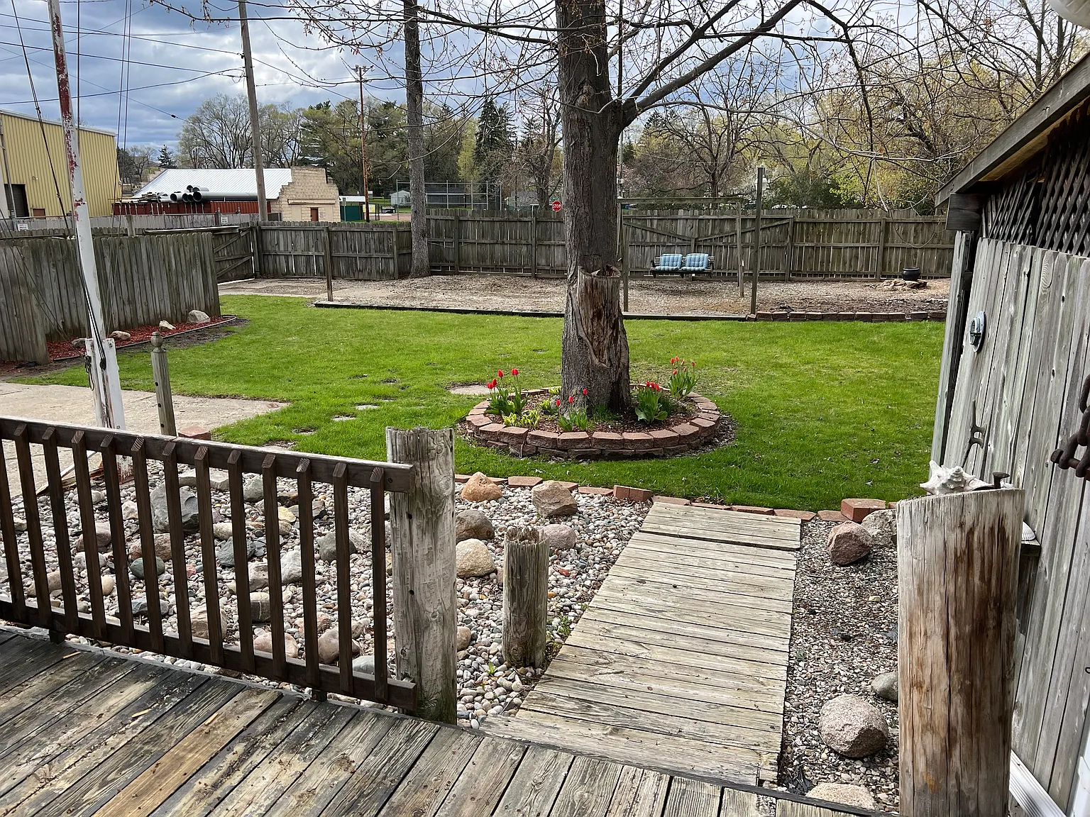 3 bed, 1.5 bath, 1350 sqft, $1,800 — Photo 2