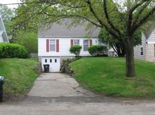 1957 C Ave NE, Cedar Rapids, IA 52402