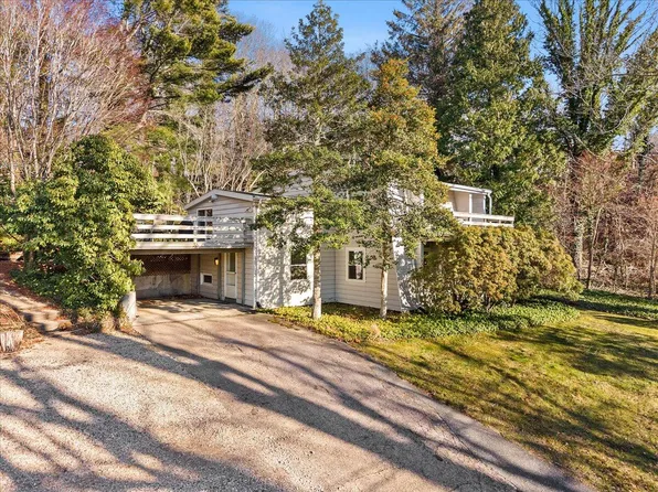 36 Fern Lane, Woods Hole, MA 02543