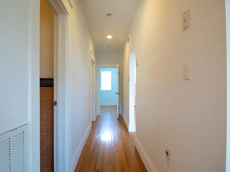 336 SW 18th Ter — Photo 10