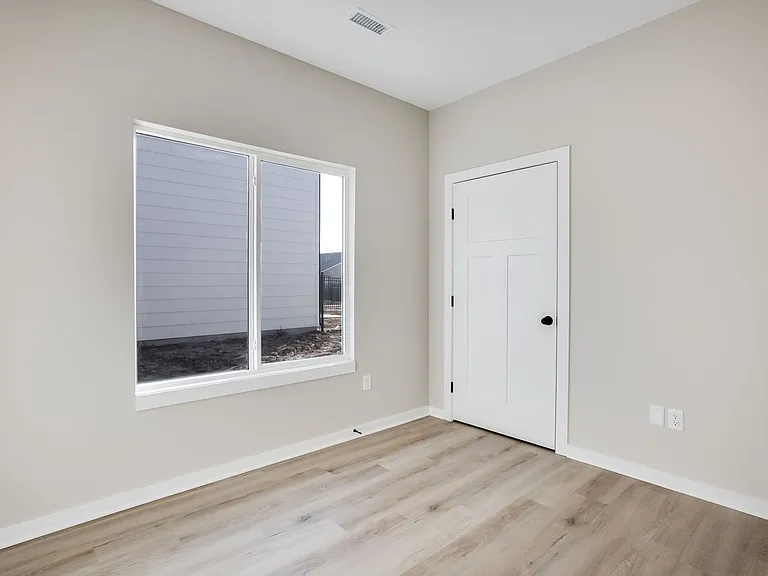 1939 Cody Ln — Photo 17