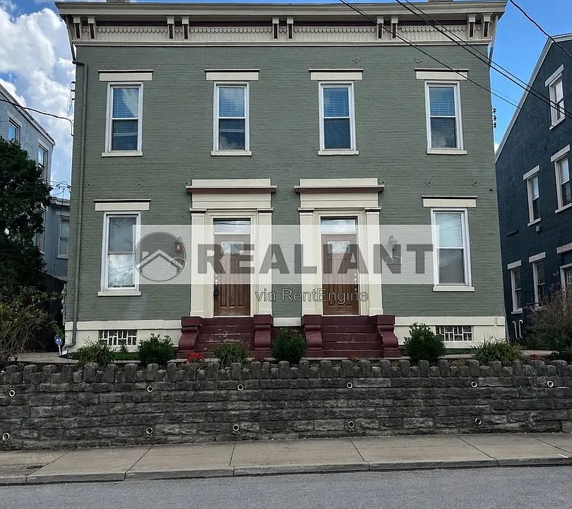 115 E 8th St