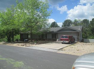 2 Skelton Dr, Bella Vista, AR 72715