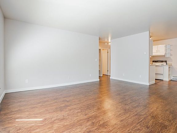 Living Room (Towards Kitchen)