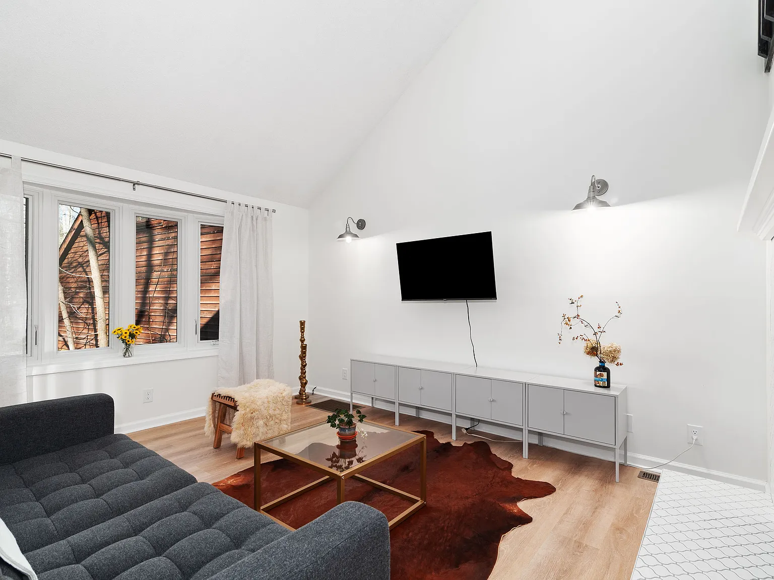 141 N Garden Ct — Photo 3