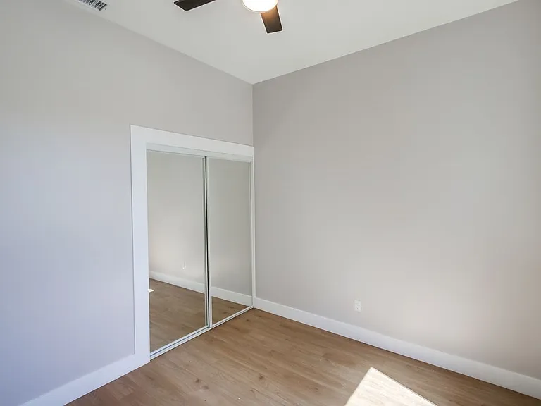 754 W 9th Ave — Photo 4