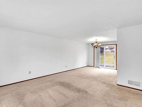 4th image of 4713 Woodlake Dr