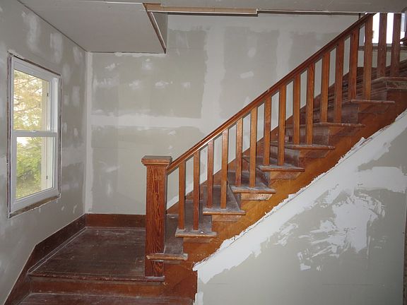 4th image of 105 W Waldstein Ave