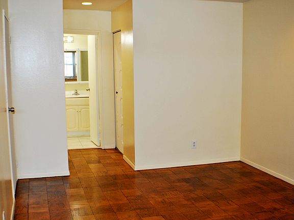 Master Bedroom w/ Bath