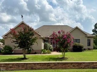 115 Holden Ln, Yorktown, VA 23692