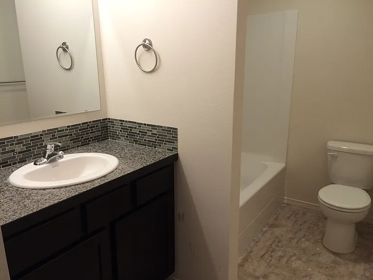 1649 W Pheasant St #A — Photo 9