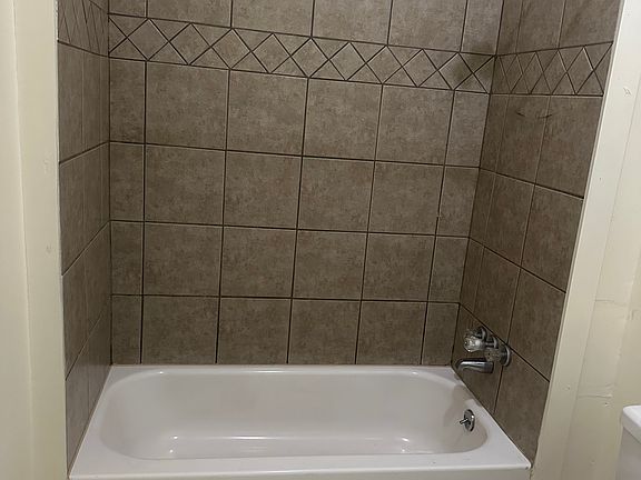 3rd image of 401 32nd Ave S #B