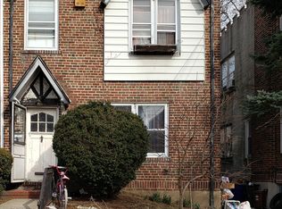 8255 166th St, Jamaica, NY 11432