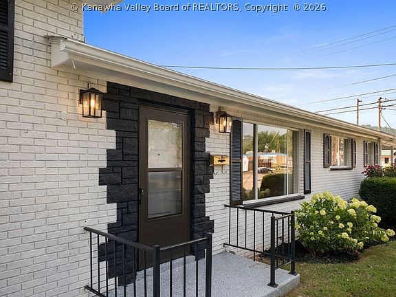 5th image of 411 46th St SE