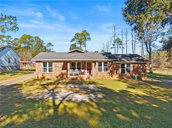 13545 Lyons Ave, Bayou La Batre, AL 36509