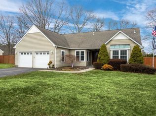 33 Pine Rd, Coram, NY 11727