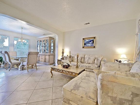 4th image of 1223 Alexandria Ct