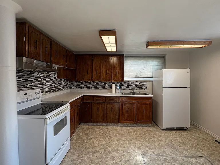 290 Blake St — Photo 2