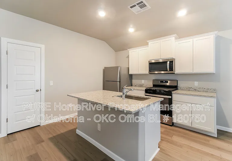 2516 Rosewood Ln — Photo 4