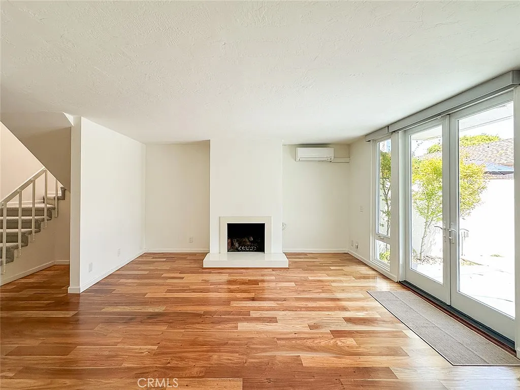 3 bed, 2.5 bath, 1500 sqft, $5,000 — Photo 3