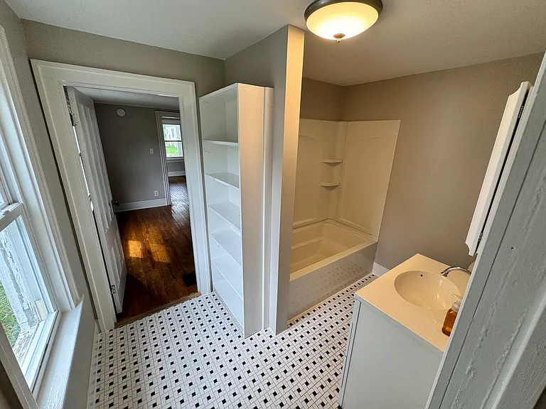 432 W Ten Eyck St — Photo 4